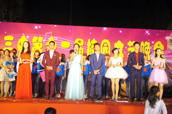 晚會(huì)圓滿(mǎn)結(jié)束.JPG